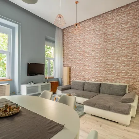 Ny18 Nyar * Budapeşte